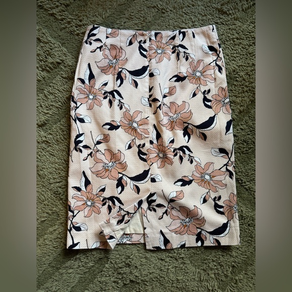 Ann Taylor Textured Floral Pencil Skirt - Picture 4 of 7